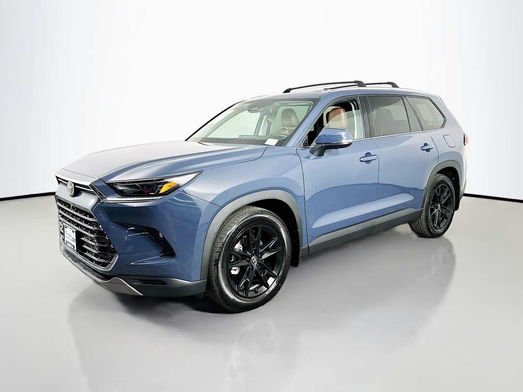 2025 Toyota Grand Highlander Platinum - Image 3