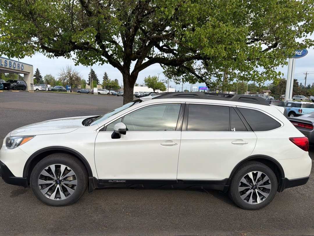2017 Subaru Outback 2.5i - Image 2