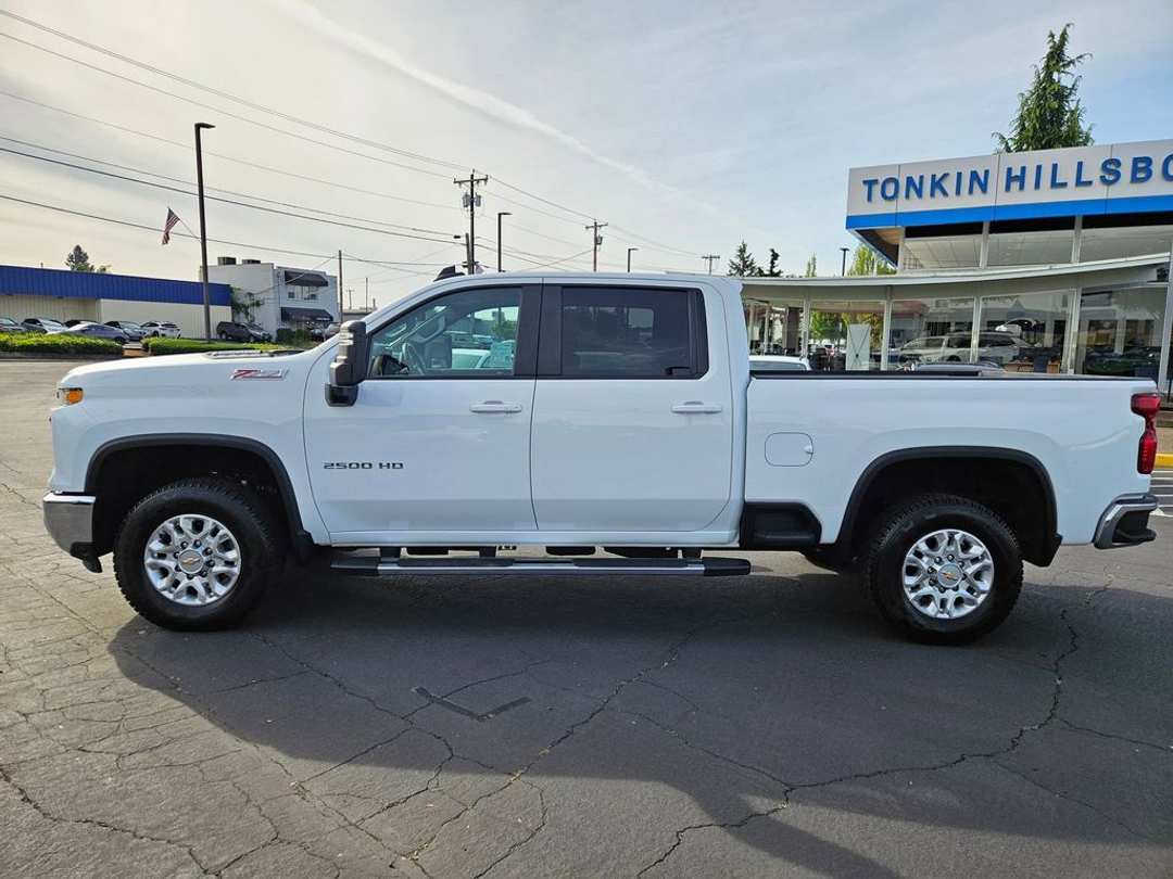 2024 Chevrolet Silverado 2500Hd LT - Image 3