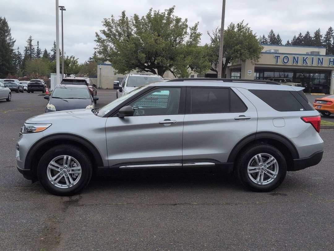 2023 Ford Explorer XLT - Image 2