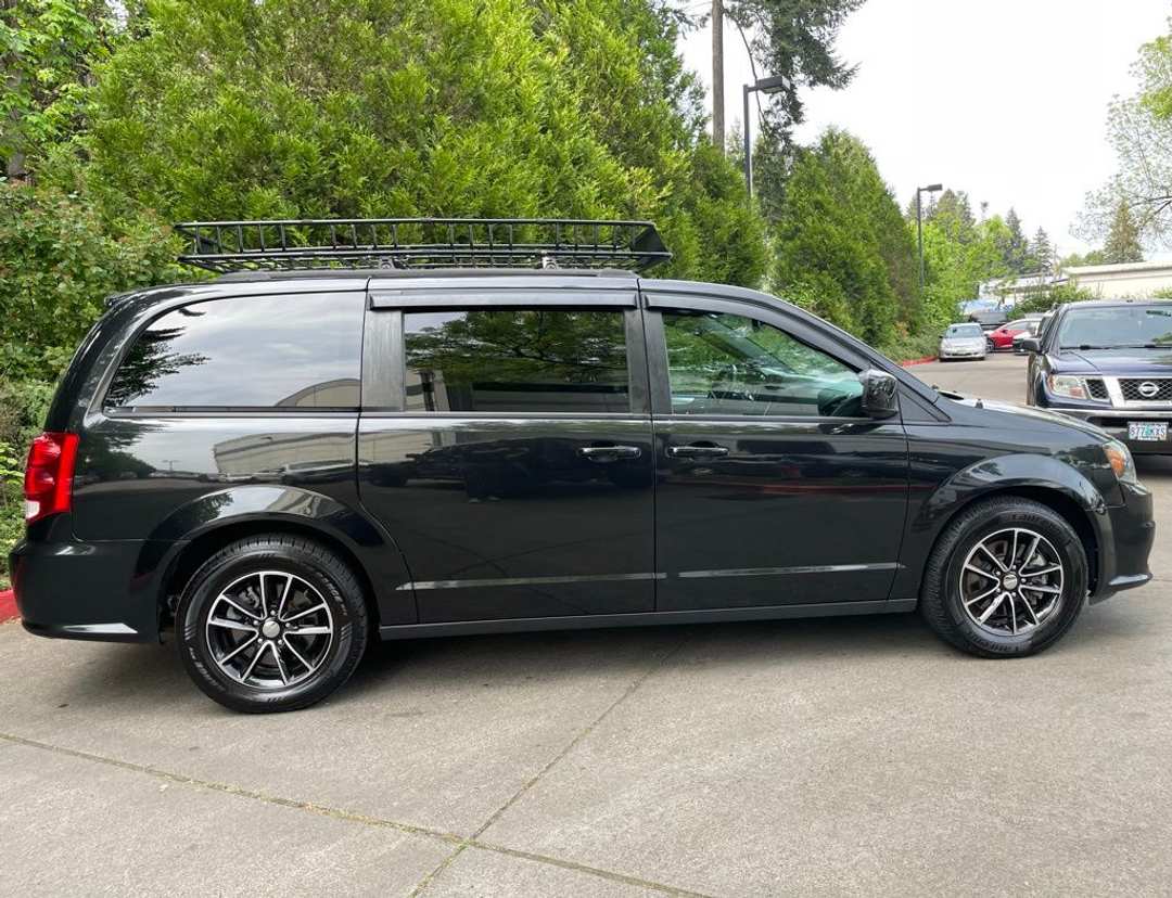 2019 Dodge Grand Caravan GT - Image 3