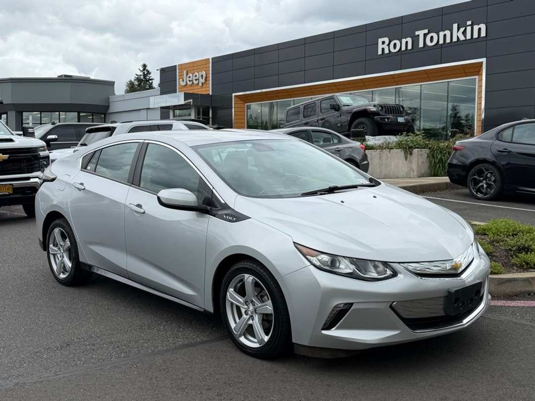 2018 Chevrolet Volt LT - Image 2