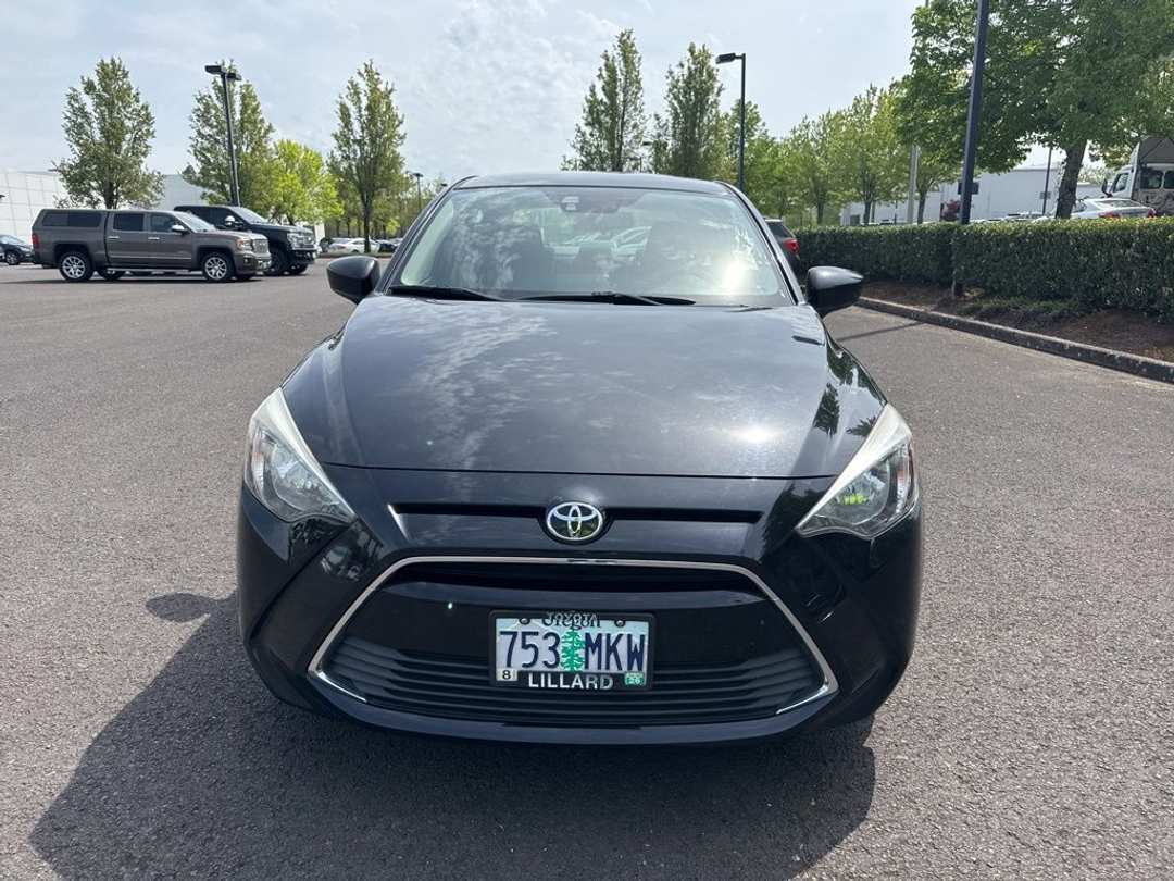 2017 Toyota Yaris Ia Base - Image 2