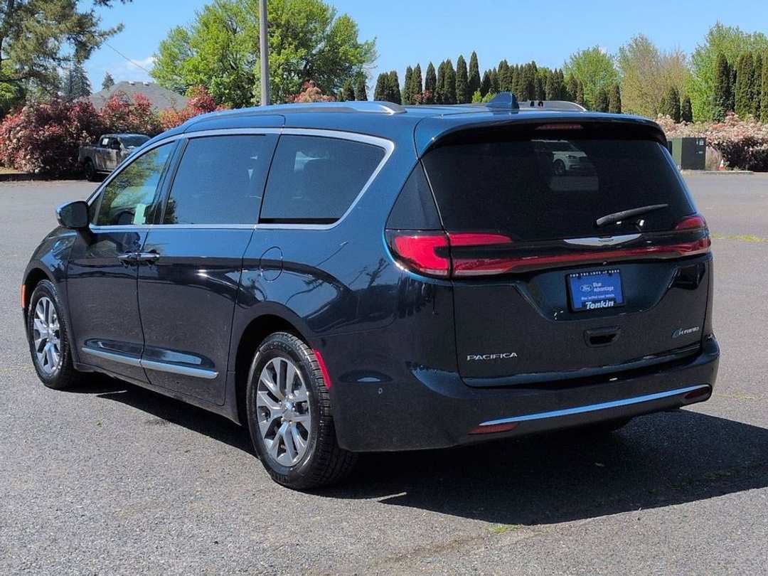 2022 Chrysler Pacifica Pinnacle - Image 3