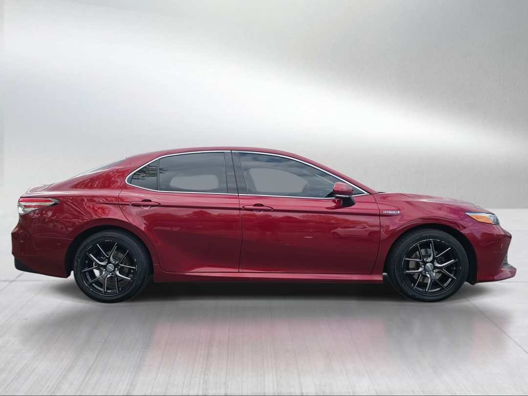 2019 Toyota Camry XLE - Image 2