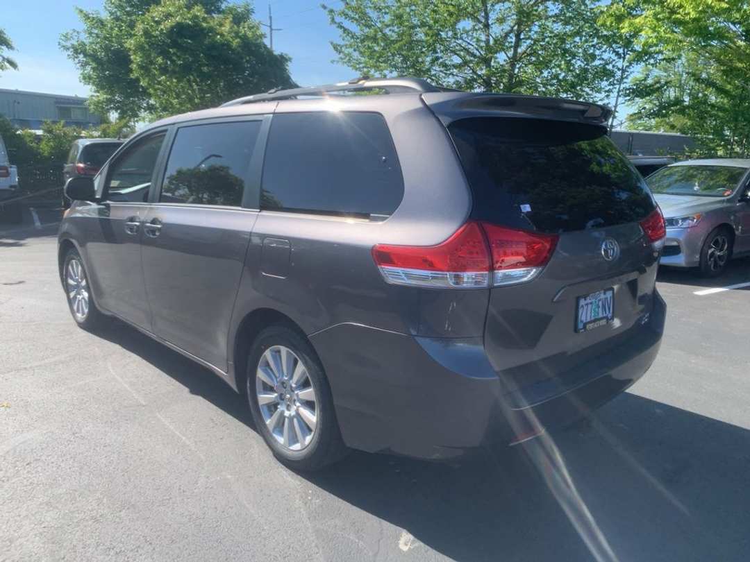 2012 Toyota Sienna XLE - Image 2
