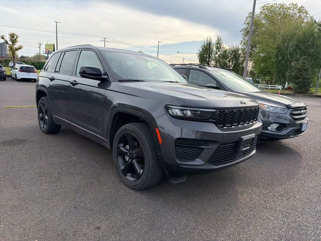 2023 Jeep Grand Cherokee Altitude X - Image 3