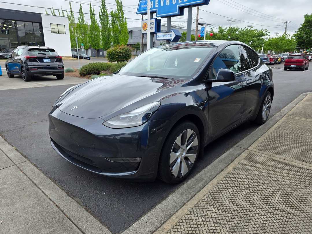 2024 Tesla Model Y Long Range - Image 2