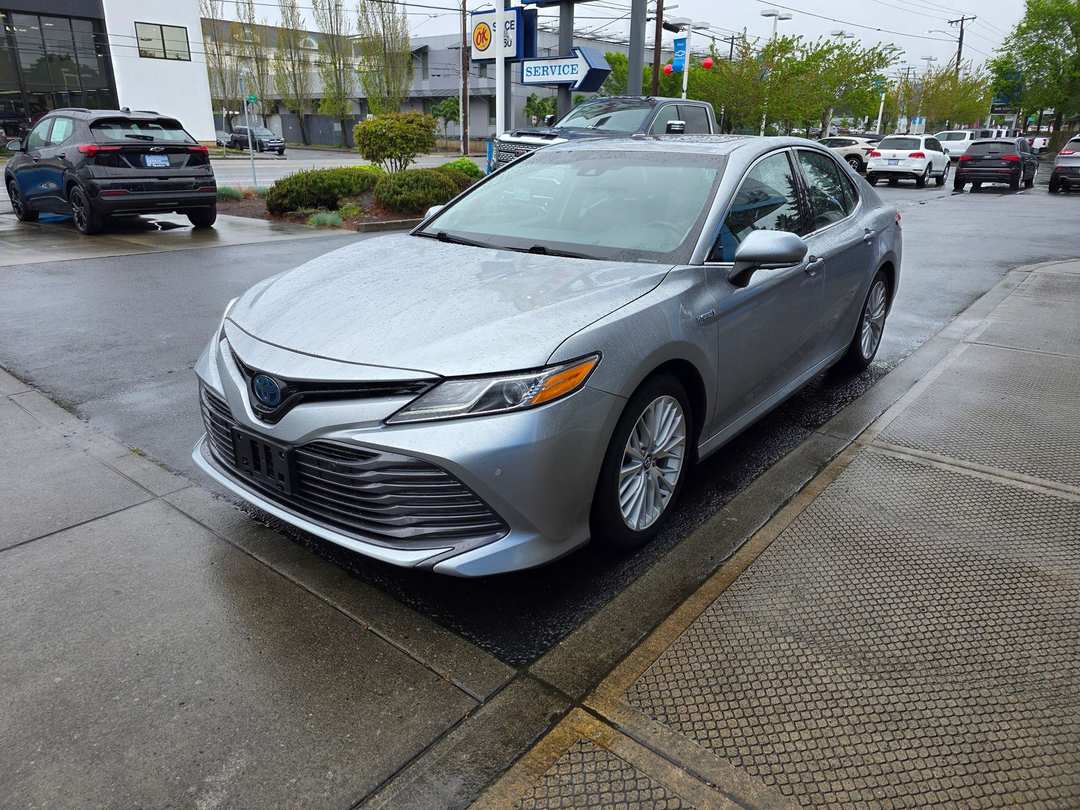 2018 Toyota Camry XLE - Image 2