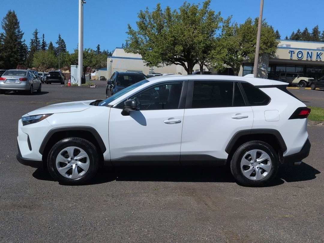 2023 Toyota Rav4 LE - Image 2
