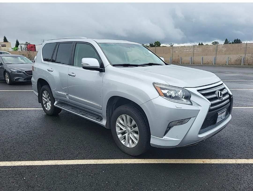 2016 Lexus GX 460 - Image 2