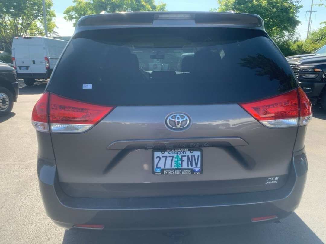 2012 Toyota Sienna XLE - Image 3