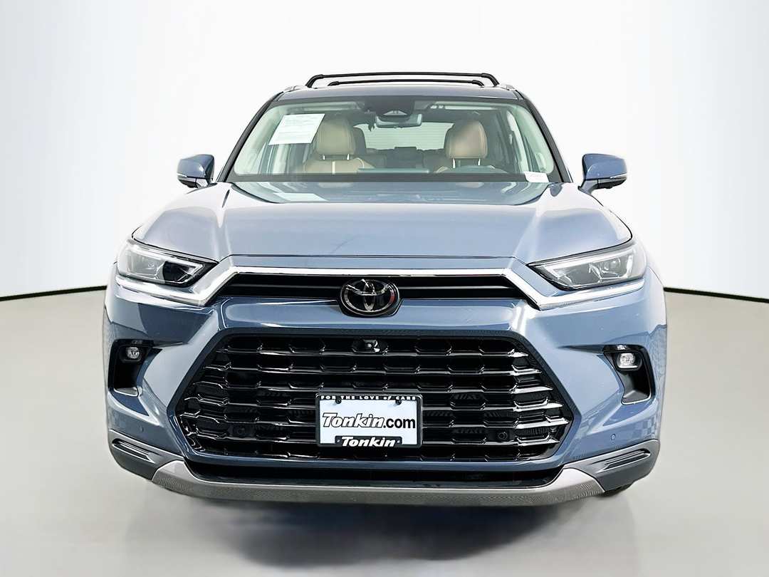2025 Toyota Grand Highlander Platinum - Image 2