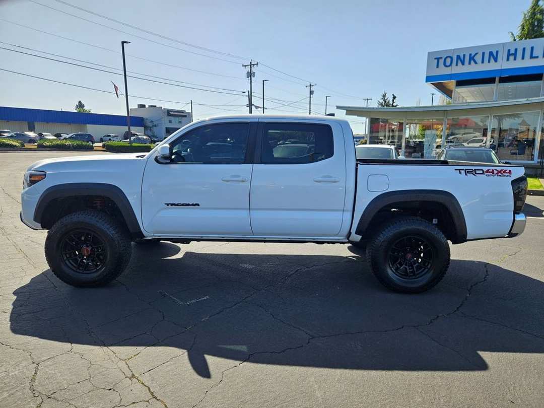 2019 Toyota Tacoma TRD OffRoad - Image 3