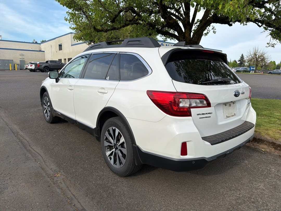 2017 Subaru Outback 2.5i - Image 3