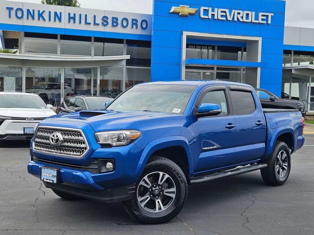 2016 Toyota Tacoma TRD Sport - Image 2