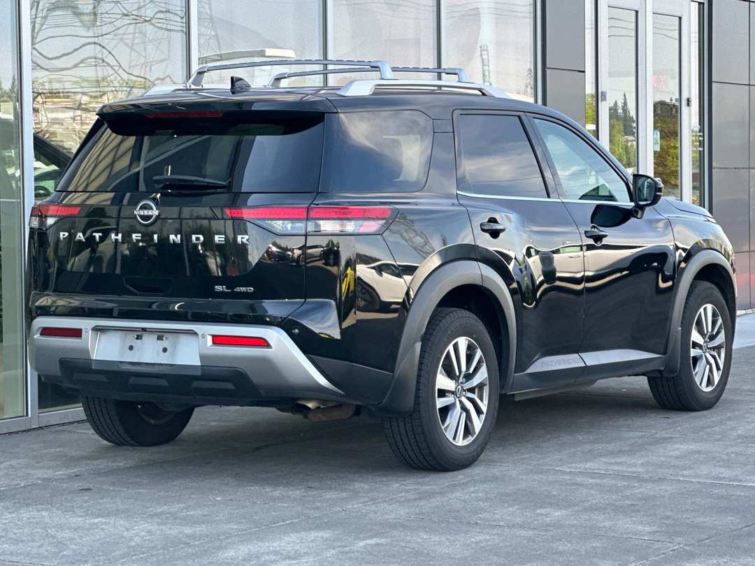2022 Nissan Pathfinder SL - Image 3