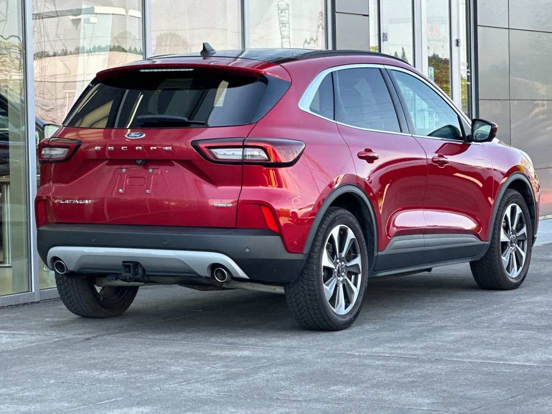 2023 Ford Escape Platinum - Image 3