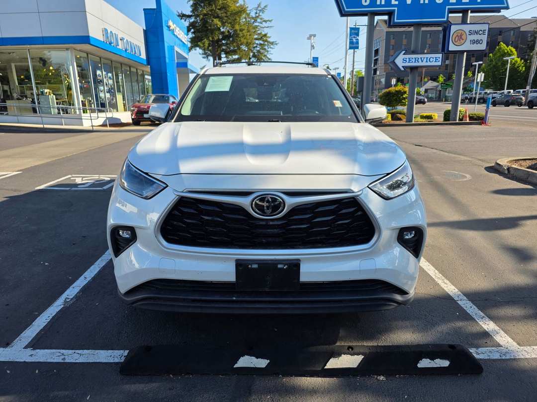 2022 Toyota Highlander LE - Image 3