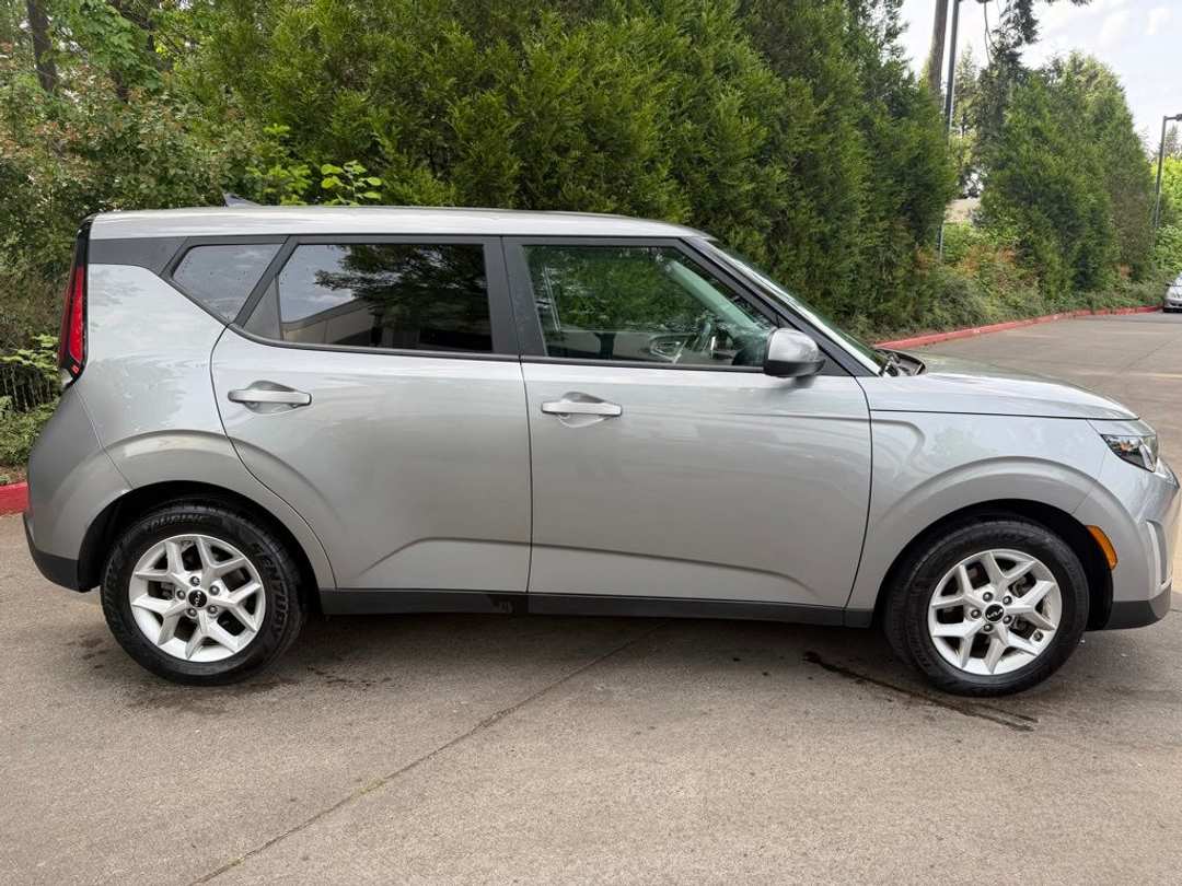 2023 Kia Soul LX - Image 2