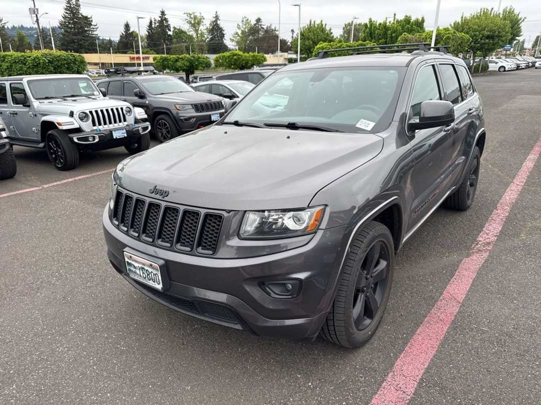 2015 Jeep Grand Cherokee Altitude - Image 3