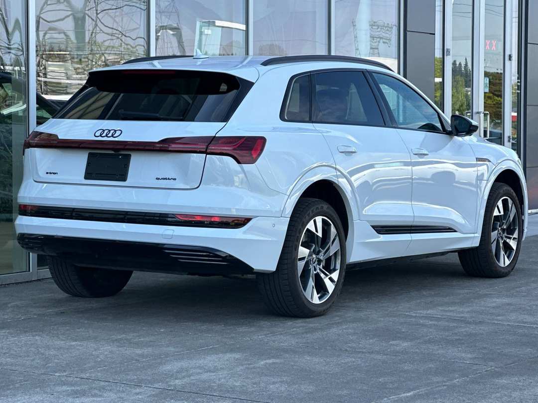 2022 Audi E-Tron Premium - Image 3