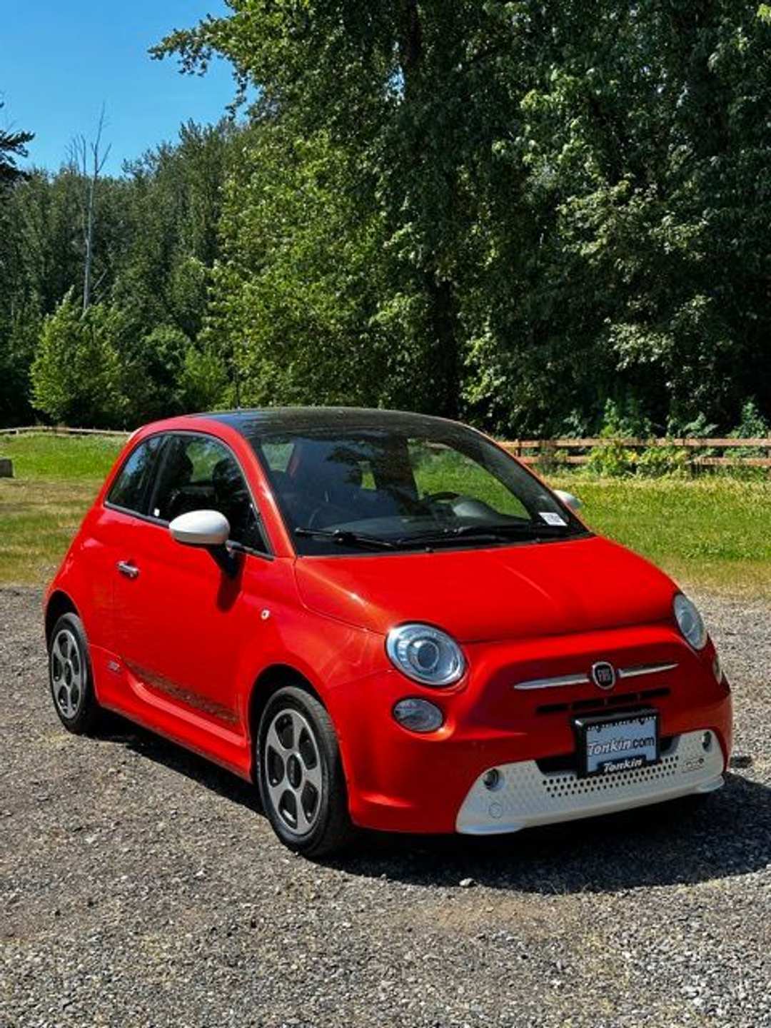2014 FIAT 500E Battery Electric - Image 2