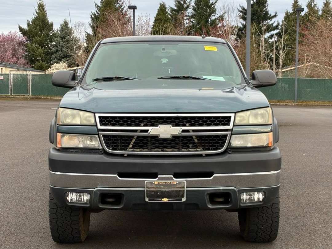2006 Chevrolet Silverado 2500Hd LT - Image 2