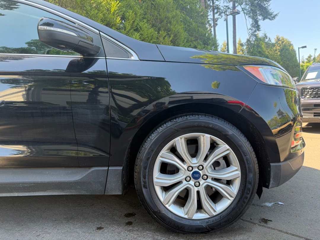 2022 Ford Edge Titanium - Image 3