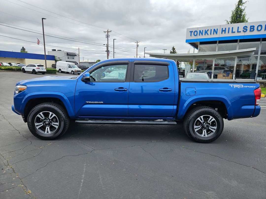 2016 Toyota Tacoma TRD Sport - Image 3