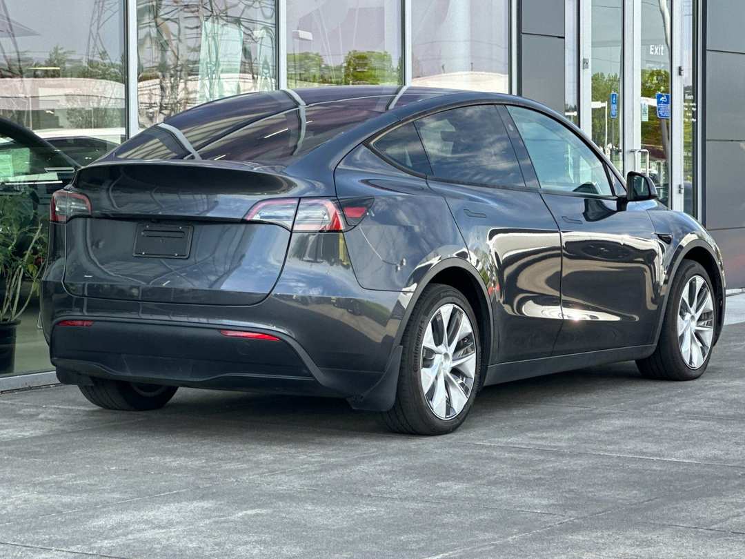 2024 Tesla Model Y Long Range - Image 3