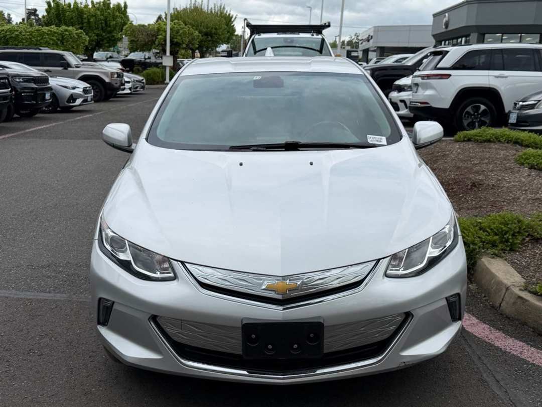 2018 Chevrolet Volt LT - Image 3