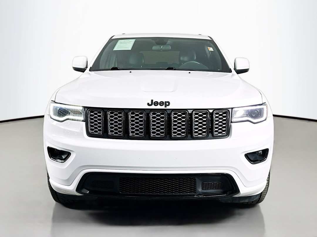2021 Jeep Grand Cherokee Laredo X - Image 3
