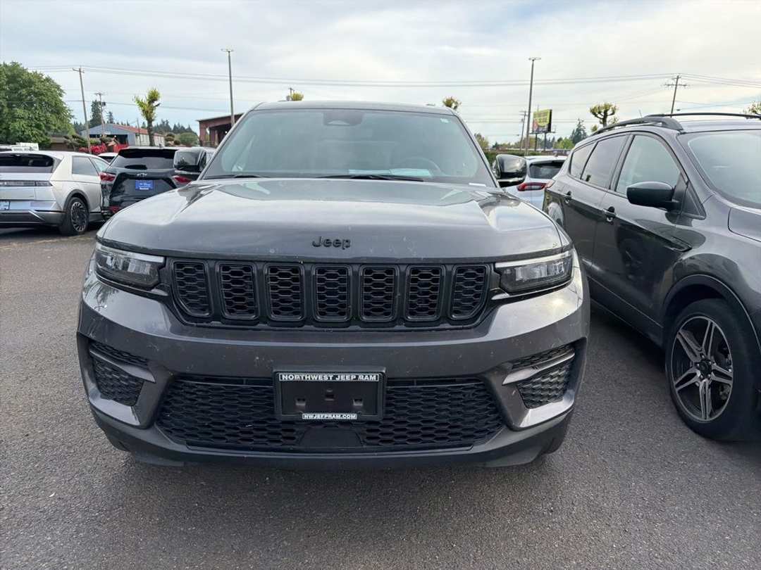 2023 Jeep Grand Cherokee Altitude X - Image 2