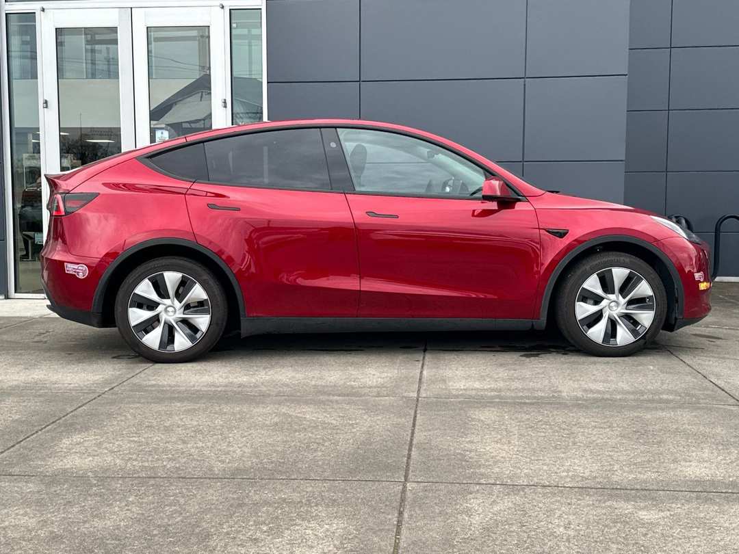 2024 Tesla Model Y Long Range - Image 2