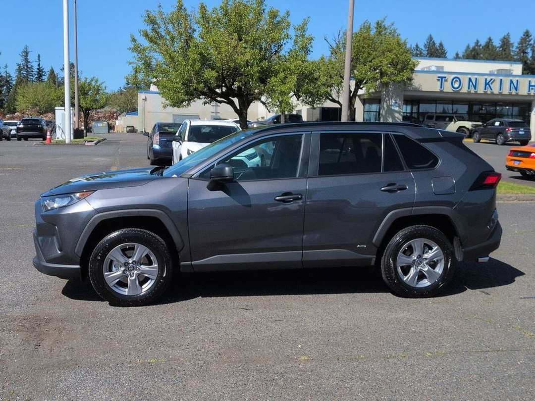 2022 Toyota Rav4 LE - Image 2