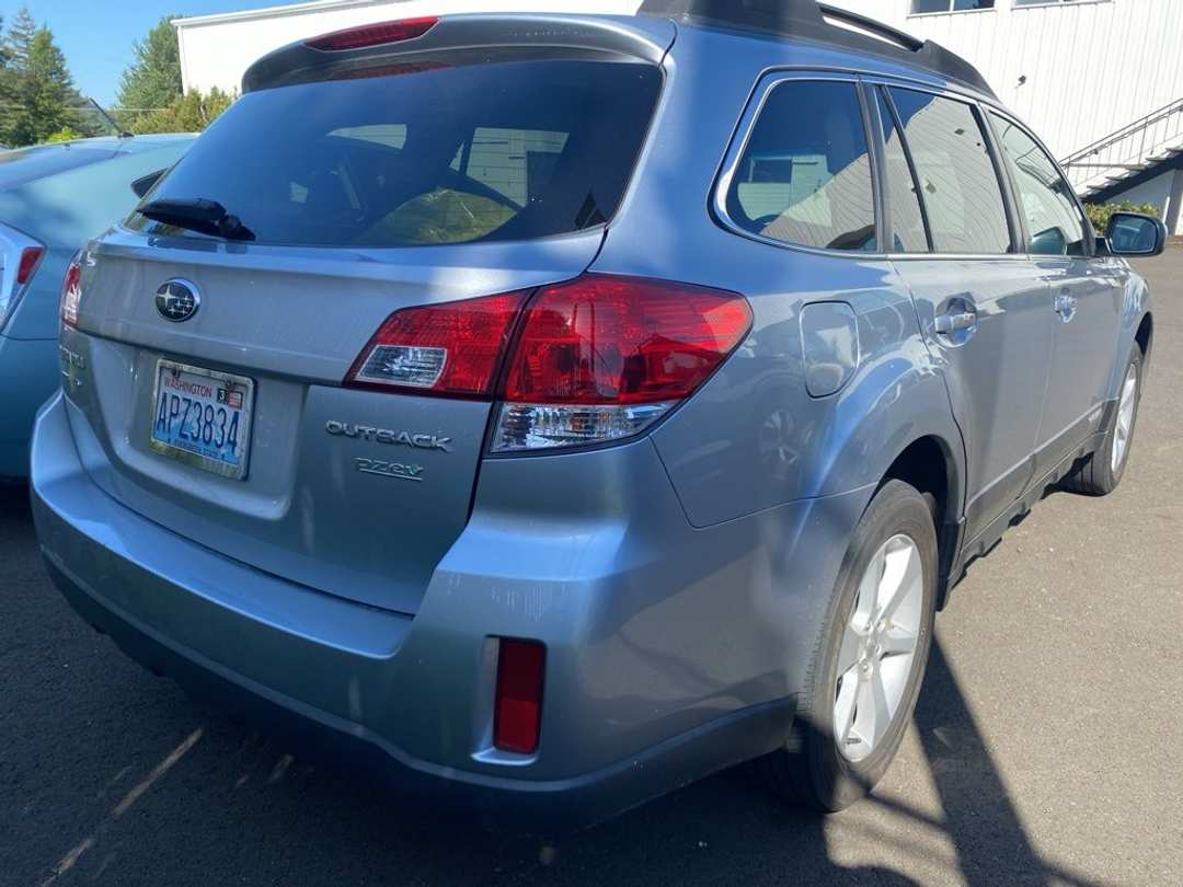 2013 Subaru Outback 2.5i Premium - Image 2