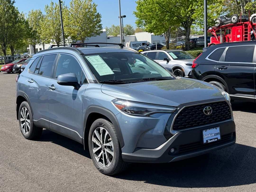 2023 Toyota Corolla Cross XLE - Image 2