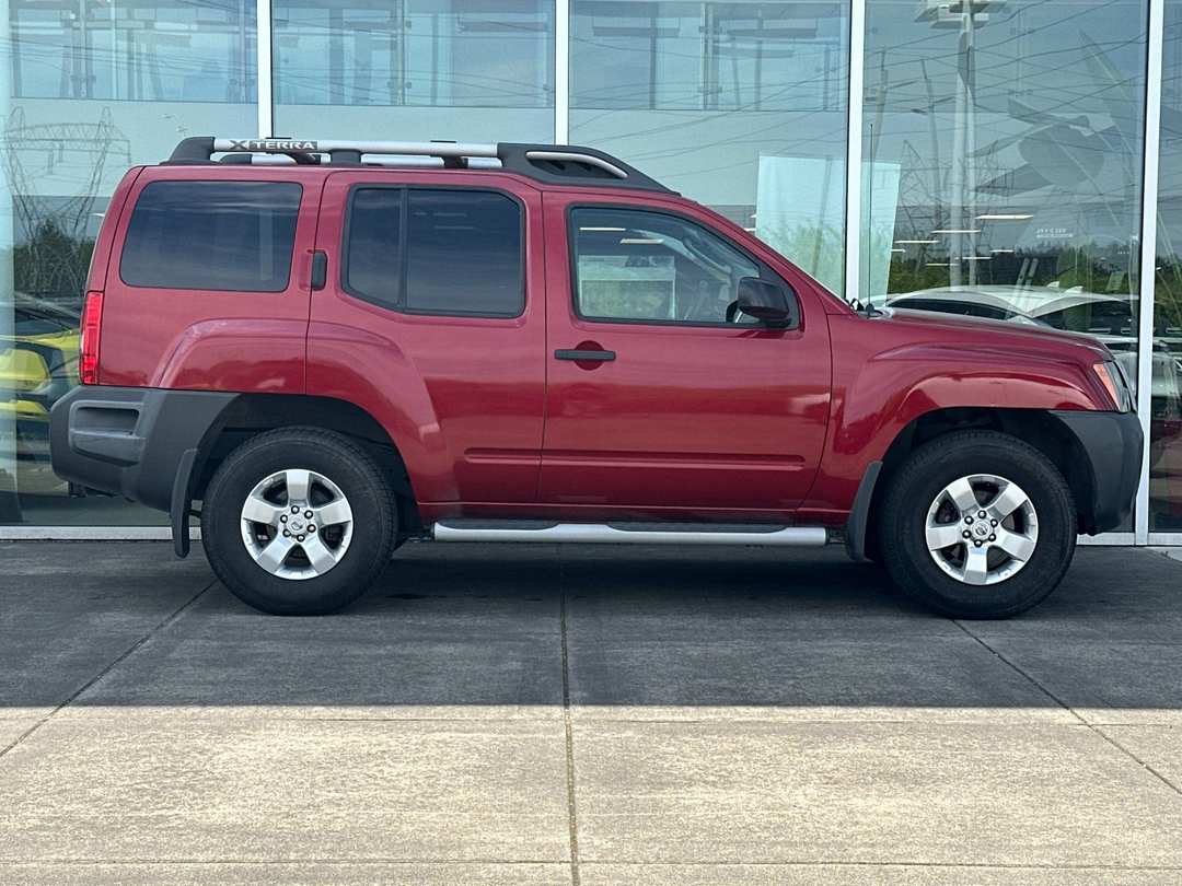 2010 Nissan Xterra S - Image 2