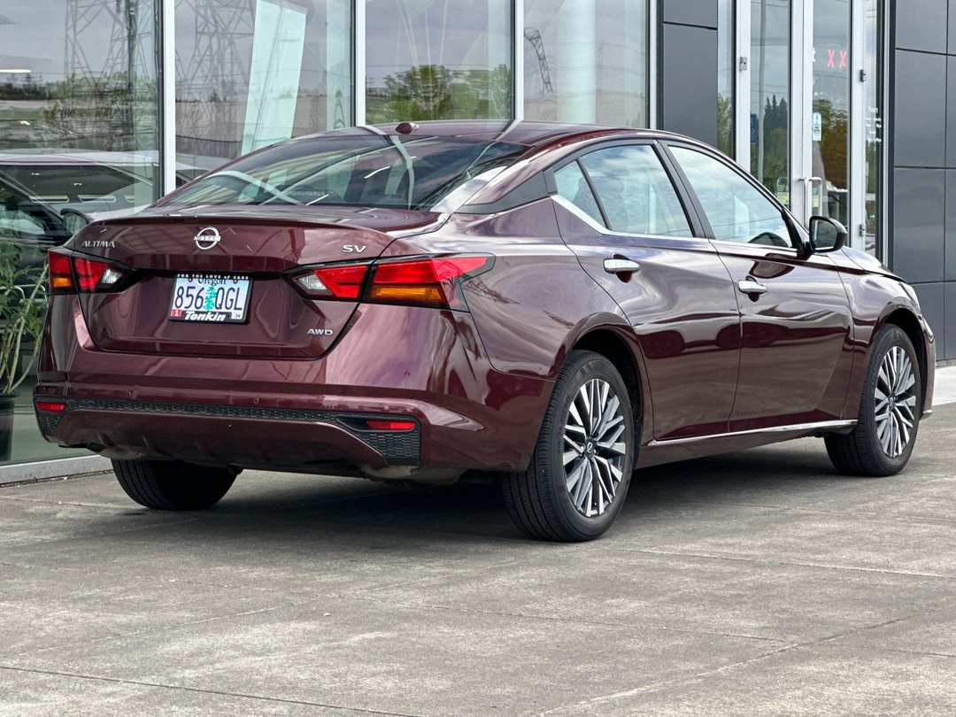 2024 Nissan Altima 2.5 SV - Image 3