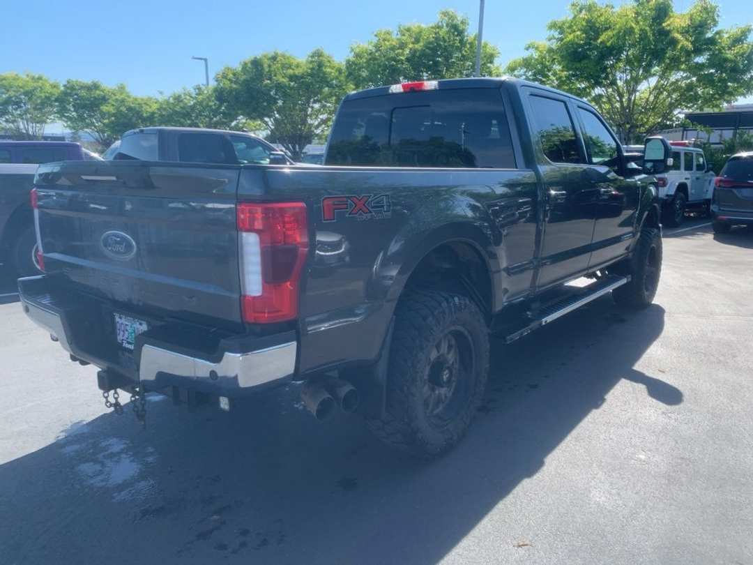 2019 Ford F-350Sd Lariat - Image 3