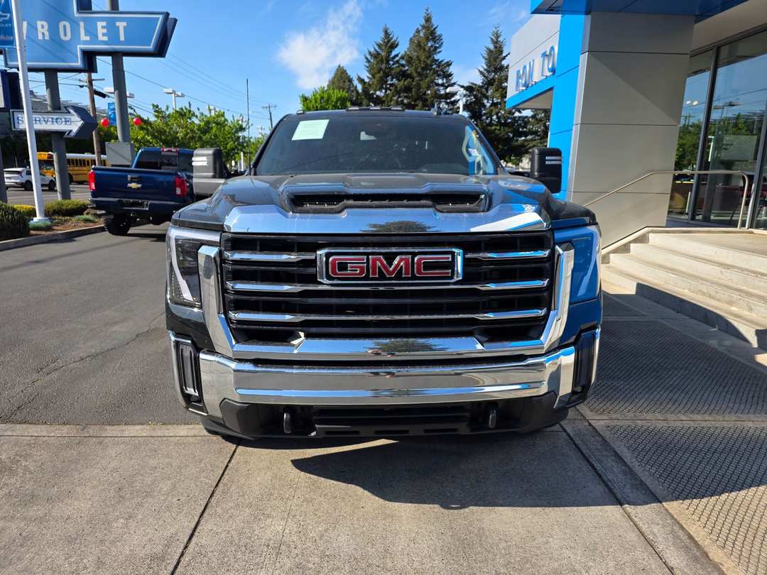 2024 GMC Sierra 2500Hd SLE - Image 3